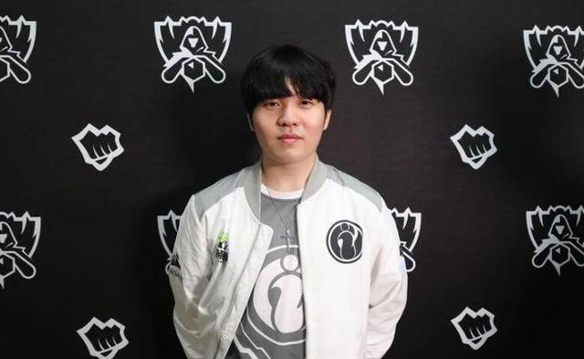 而荷兰后卫 而荷兰后卫